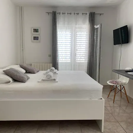 Emanuela 1 Apartment Novalja Exterior photo