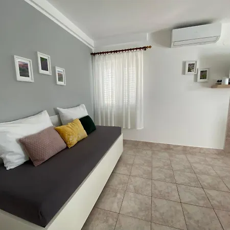 Emanuela 1 Apartment Novalja Exterior photo