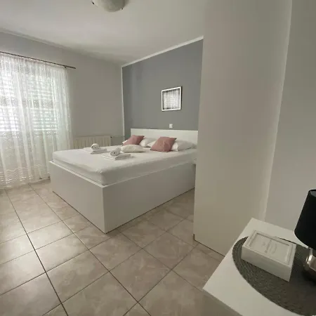 Emanuela 1 Apartment Novalja Exterior photo