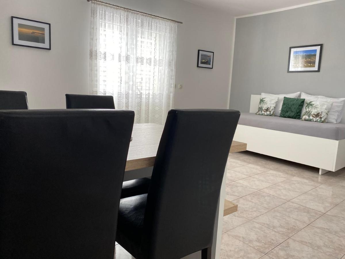Emanuela 1 Apartment Novalja