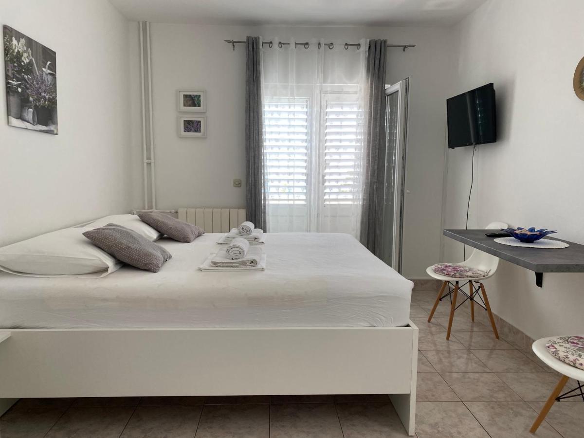 Emanuela 1 Apartment Novalja