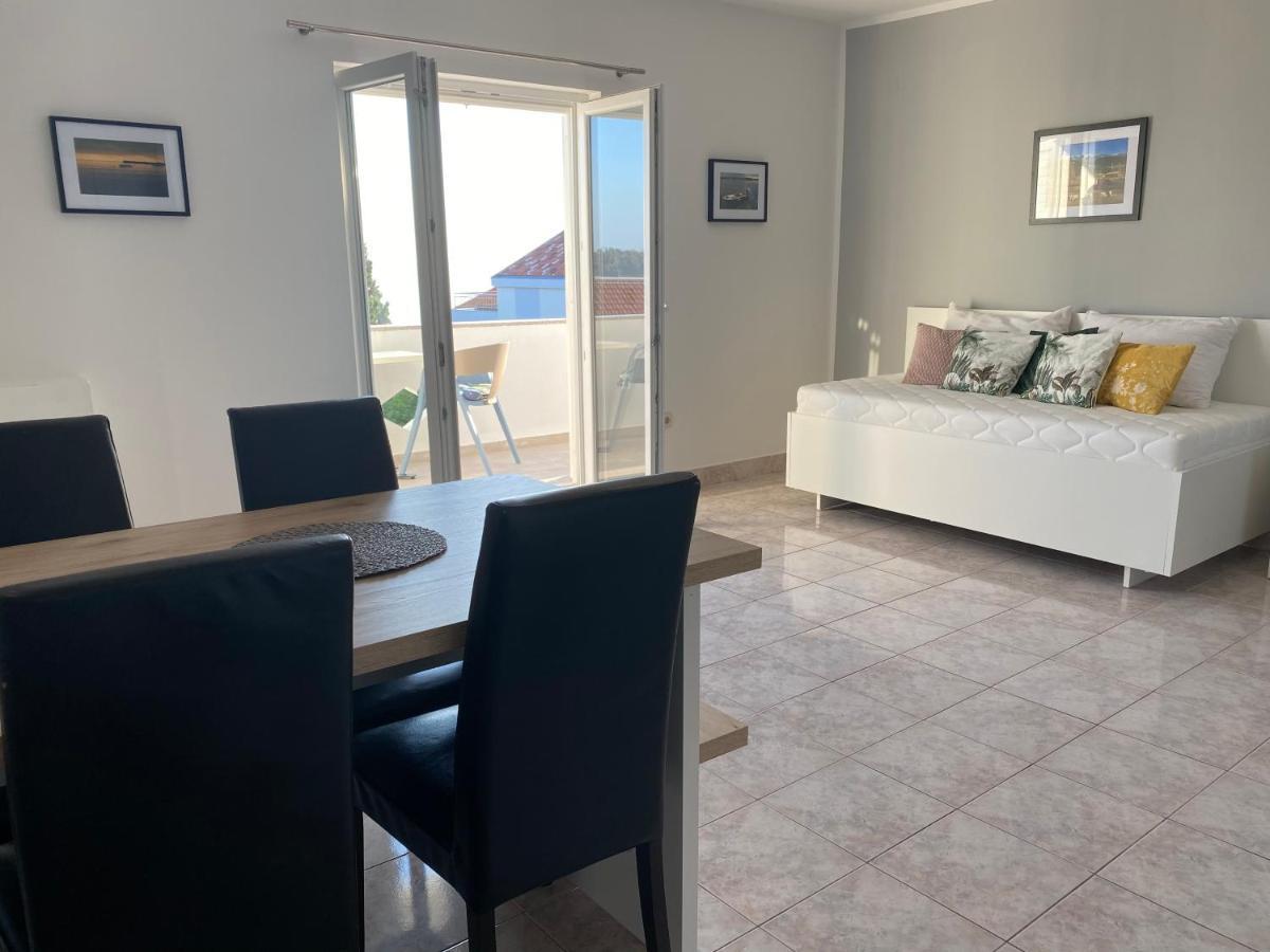 Apartment Emanuela 1 *