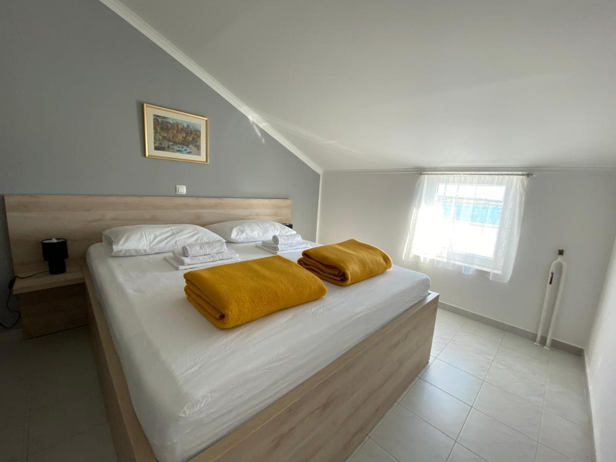 Apartment Emanuela 1 *